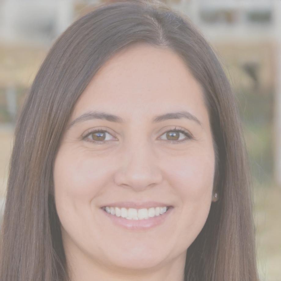 Senior instructor Petra demonstrating budget forecasting techniques